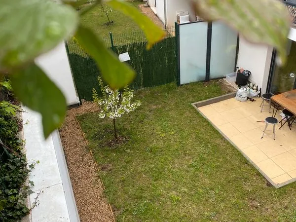 T2 43 m² avec un vrai jardin comme dans une maison, directement accessible depuis la pièce de vie, a