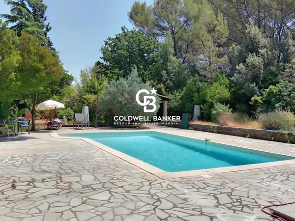 Maison de charme de plain-pied au coeur d'un parc d'oliviers de 5 030 m²