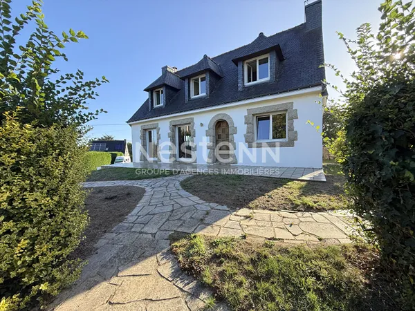 MOREAC- Maison traditionnelle à vendre 4 chambres, son terrain de 1200 m² et sous-sol