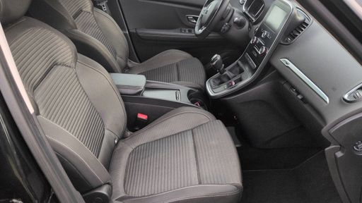 Renault Grand Scenic 1.7 Blue dCi 120 - Zen – 2019 – 151381 km – Diesel – Boîte Manuelle — photo 10