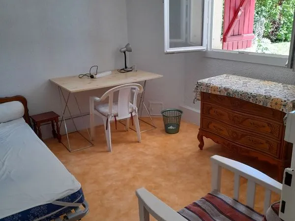 Location chambre meublée étudiant chez habitant