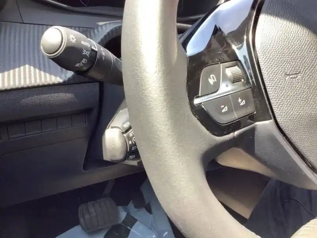 Peugeot 2008 hybrid 145 e-dcs6 — photo 18
