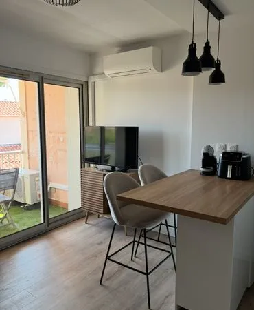 Studio meublé et équipé avec clim et fibre
