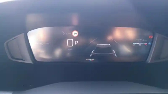 Peugeot 2008 puretech 130 s&amp;s eat8 — photo 18