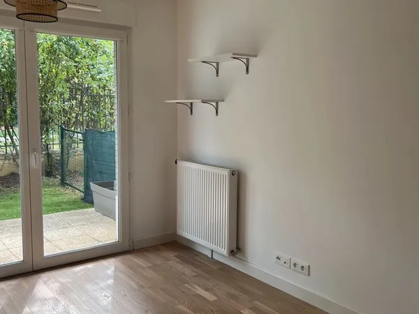 À louer - Studio avec jardin et parking souterrain