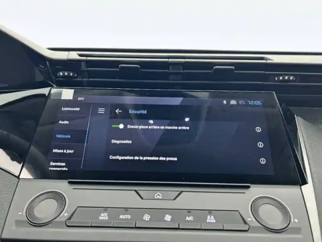 Peugeot 308 sw hybrid 145 e-dcs6 — photo 30