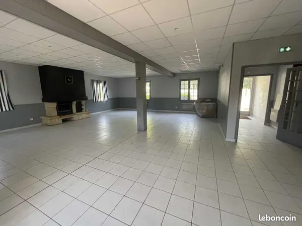 Local d'activité 371 m²