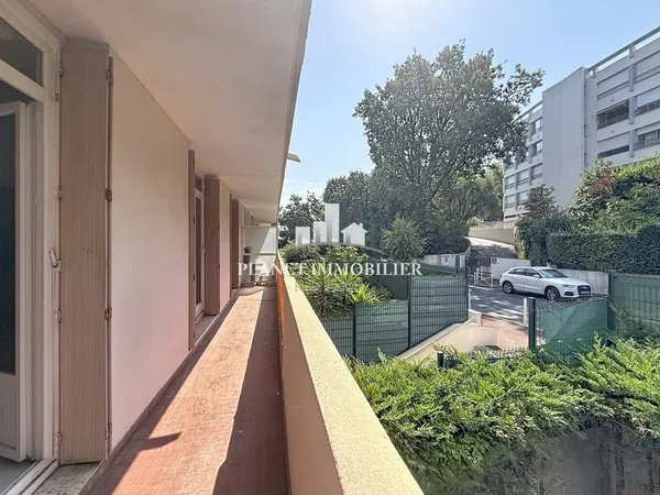 ANTIBES ROI SOLEIL APPARTEMENT 2 PIECES PARKING