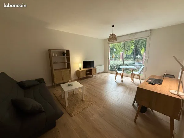 Loue Studio Rénové et équipé à neuf parc Barbieux