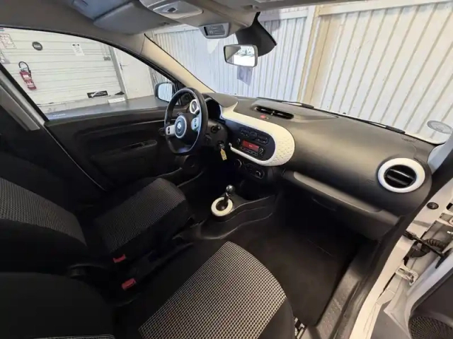 Renault Twingo iii e-tech — photo 24