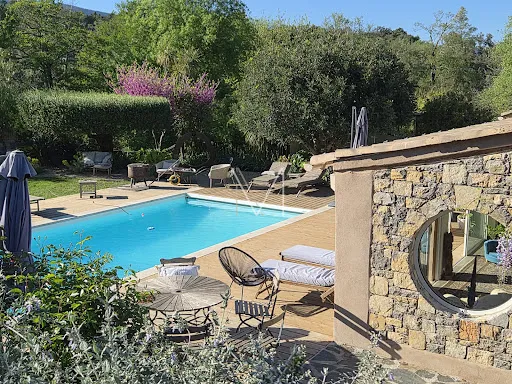 Mas provençal 6 pièces 195 m²