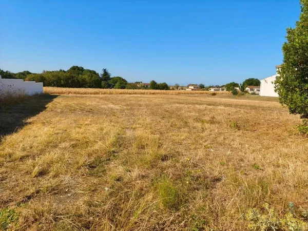 Terrain 700 m²