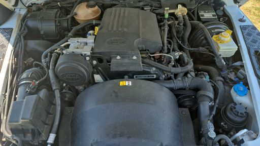 Land Rover Defender 90 2.2 TDCi 122 4WD - SE – 2012 – 134095 km – Diesel – Boîte Manuelle — photo 38