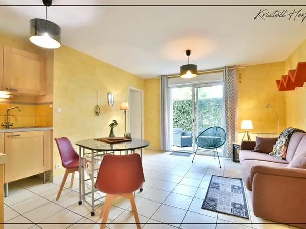Dpt Loire Atlantique (44), à louer NANTES appartement T2 de 39m² - Meublé - jardinet - Stationnement