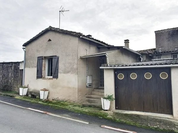 Maison à rénover, secteur calme à SAINT-JUÉRY