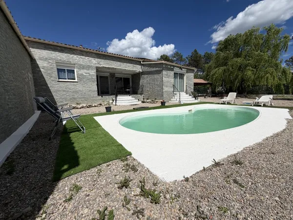 Montauroux Maison de plain-pied avec piscine et dépendance