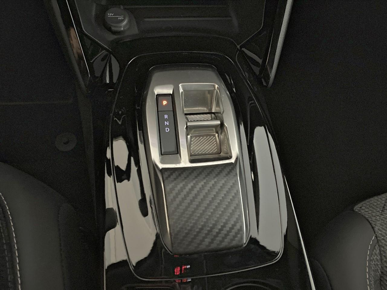 Peugeot 2008 hybrid 145 ch e-dcs6 allure — photo 17