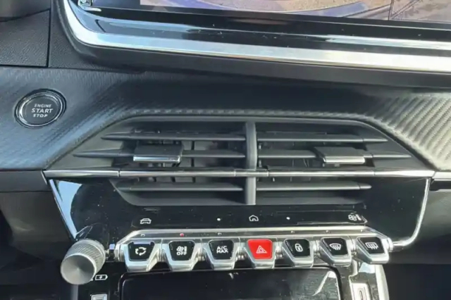 Peugeot 2008 hybrid 145 e-dcs6 — photo 29