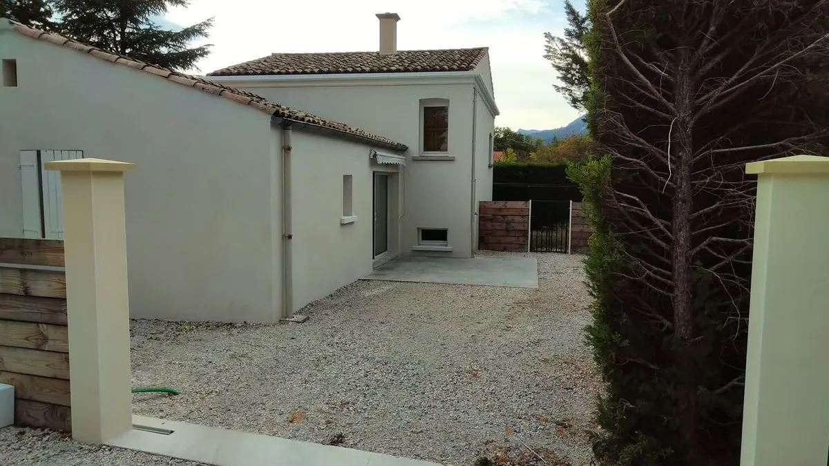 Photo 1