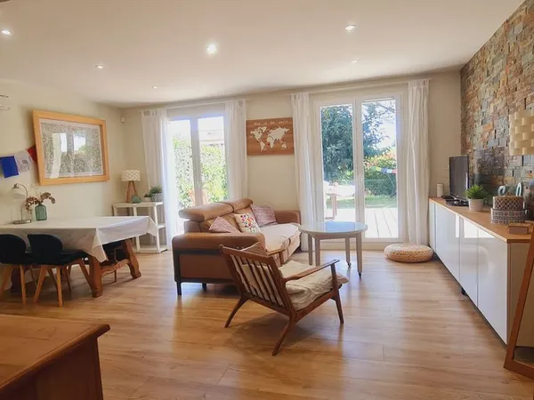 Maison lumineuse idéalement placée