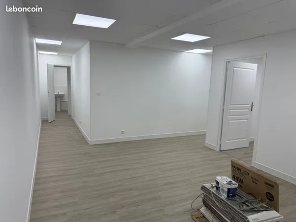 Locaux commerciaux 85 m2 à usage de bureaux