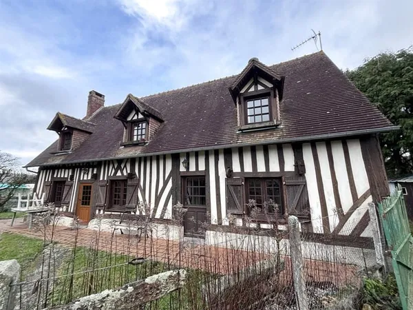 Propriété en colombages avec dépendances sur terrain de 9220m2