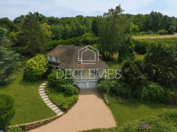 Maison familiale de 242,73 m2 en lisière de forêt - terrain de 1782 m2 - ORGEVAL