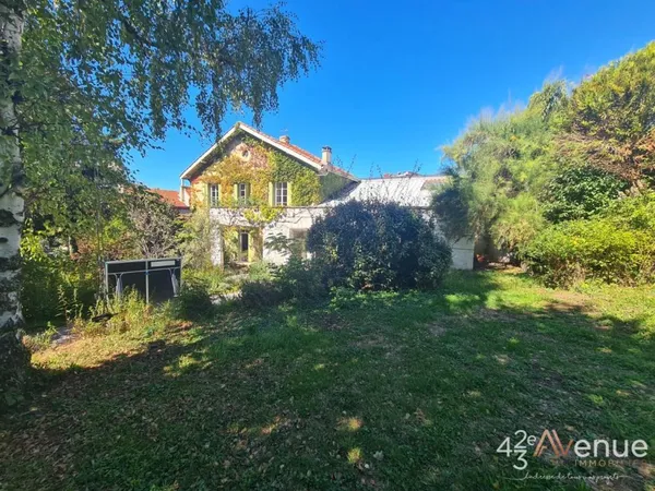 SAINT-ÉTIENNE/Villeboeuf - Grande maison familiale d'environ 167 m² sur terrain de 1 100 m²