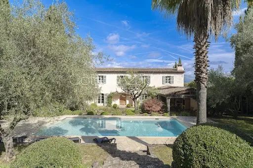 Propriété 8 pièces 264 m²