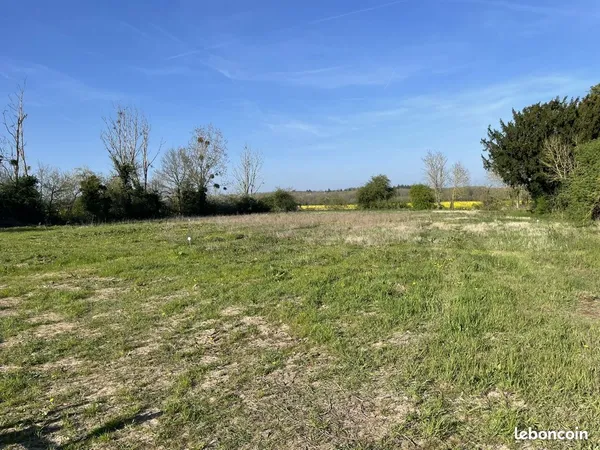 Terrain à bâtir de 703 m² à BERCHERES-SAINT-GERMAIN (28)