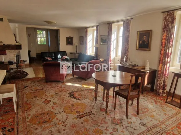 Maison 8 pièces 214 m²