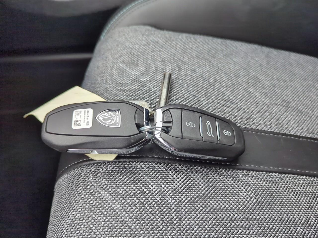 Peugeot 408 phev 225 e-eat8 allure pack — photo 30
