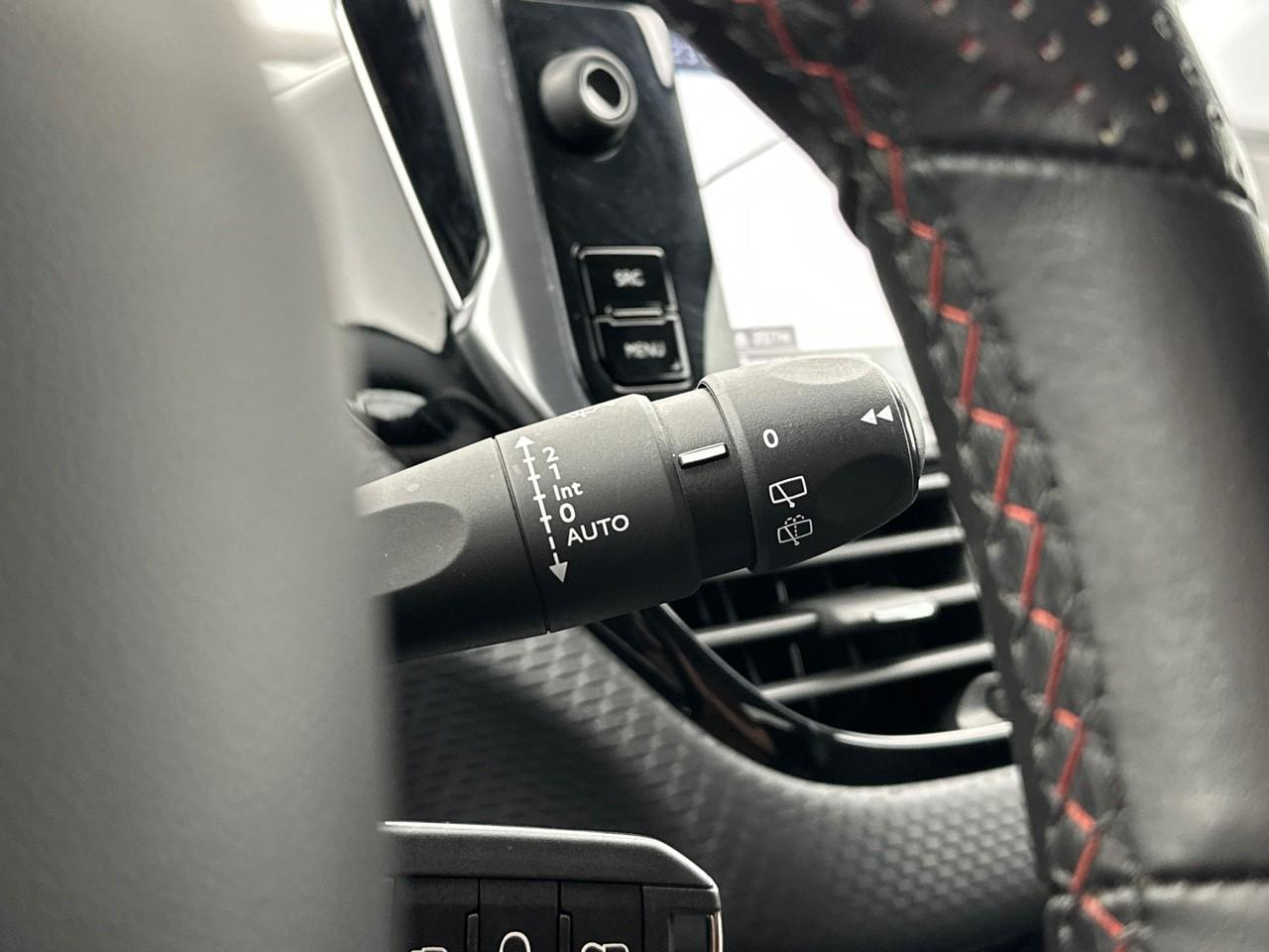 Peugeot 2008 puretech 130ch s&s bvm6 gt line — photo 20