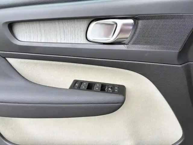 Volvo Xc40 t4 recharge 129+82 ch dct7 — photo 16