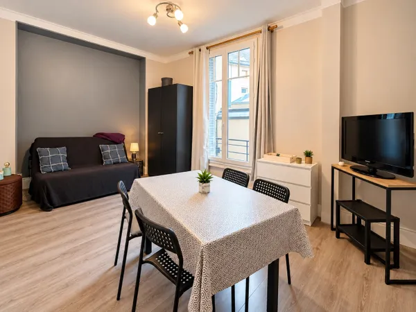 Vichy centre-ville – Studio de 24 m² dans un immeuble de caractère avec ascenseur