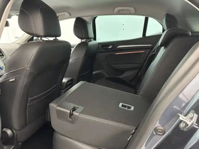 Renault Megane mégane iv berline tce 140 energy — photo 39