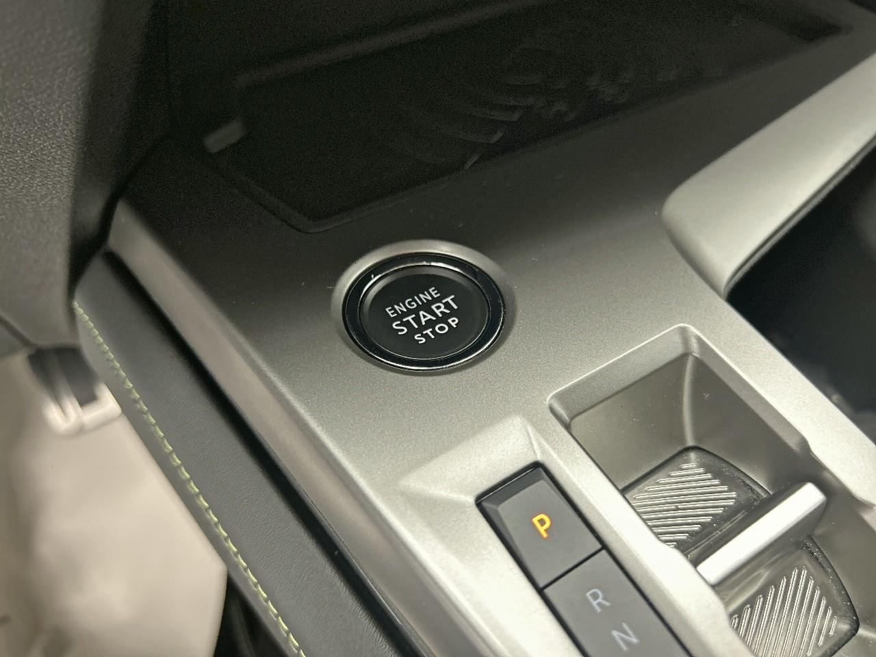 Peugeot 308 hybrid 136 e-dcs6 gt — photo 17