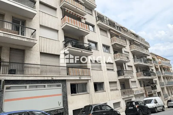 Local 2 pièces 42 m²