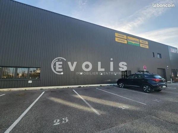 Local d'activité 450 m²