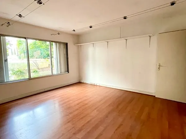 Local commercial 54m2 proche Nation