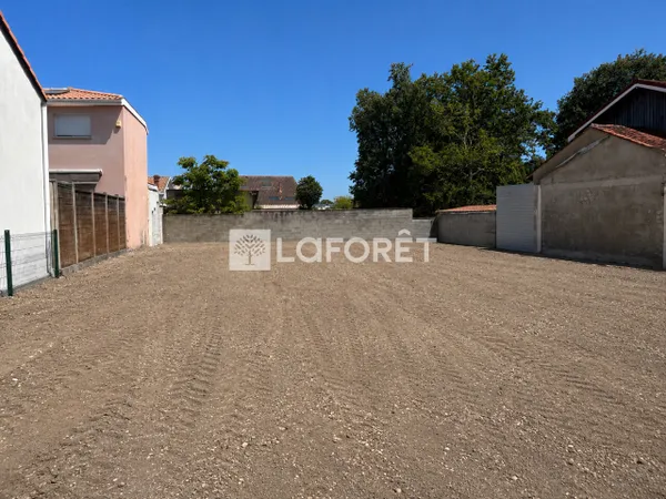 Terrain viabilisé 681 m2 Pessac Noès