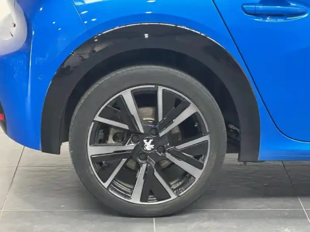 Peugeot 208 e- 136ch gt (2023) — photo 11