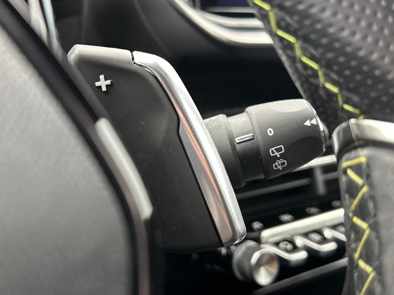 Peugeot 2008 puretech 130 s&s eat8 gt — photo 18