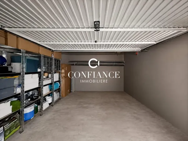 06270- PARC SAINT ANDRIEU - GRAND GARAGE FERME PMR