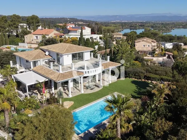 Maison 7 pièces 350 m²