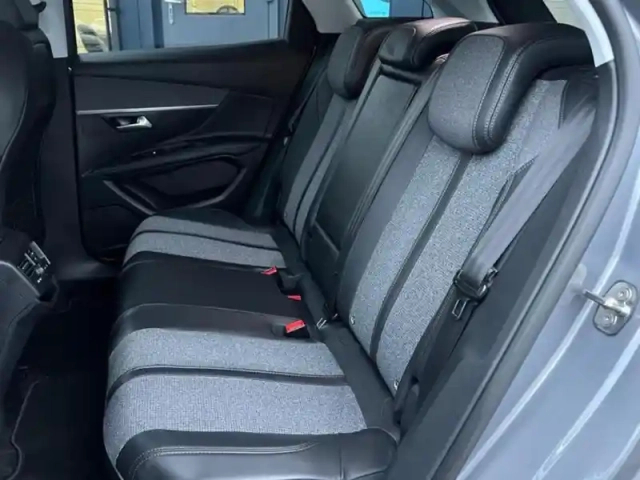 Peugeot 3008 1.2 puretech 130ch s&amp;s allure — photo 8