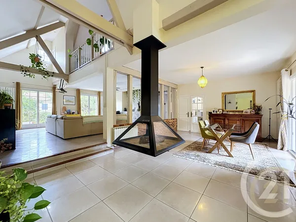 Maison 8 pièces 209 m²