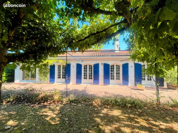 Maison familiale de plain-pied 108 m² sur terrain arboré de 1 074 m²