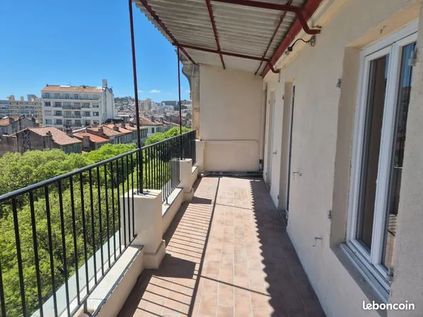 Charmant T2/T3 rénové avec grande terrasse - Bd Baille - 5ème et dernier étage sans ascenseur