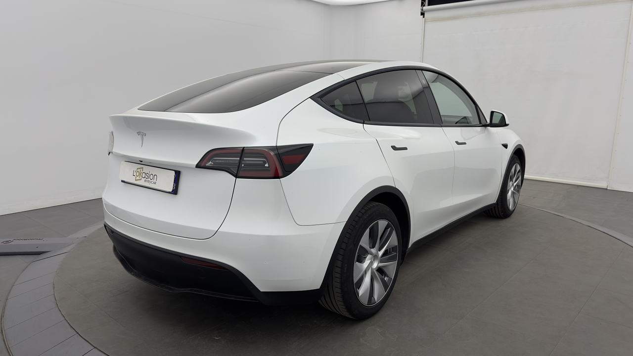 Tesla MODEL Y Standard RWD — photo 5